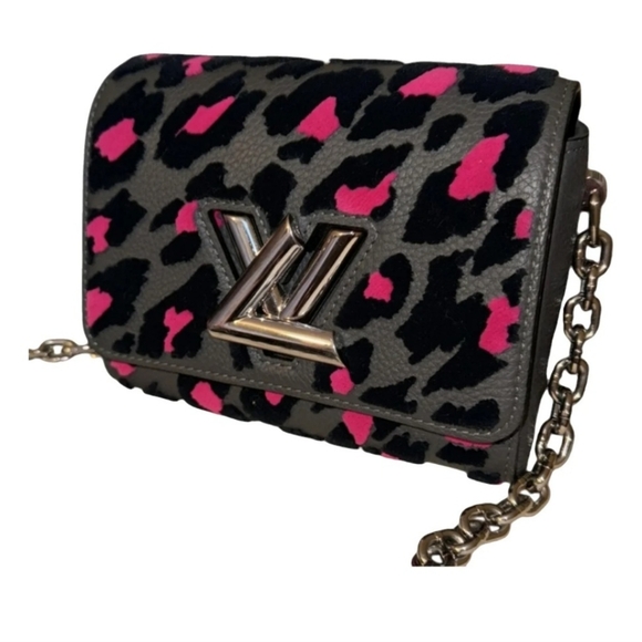 Louis Vuitton Handbags - Rare Louis Vuitton Leather Twist Lock andTuffetage Leopard Like New
